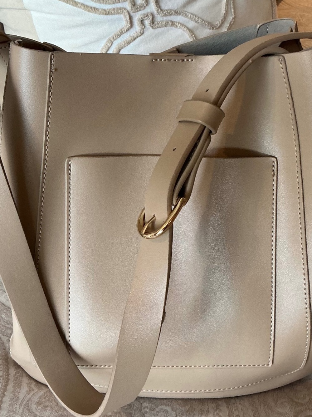 NWOT Urban Expressions Bucket Bag Beige Vegan Leather (similar to Madewell)
